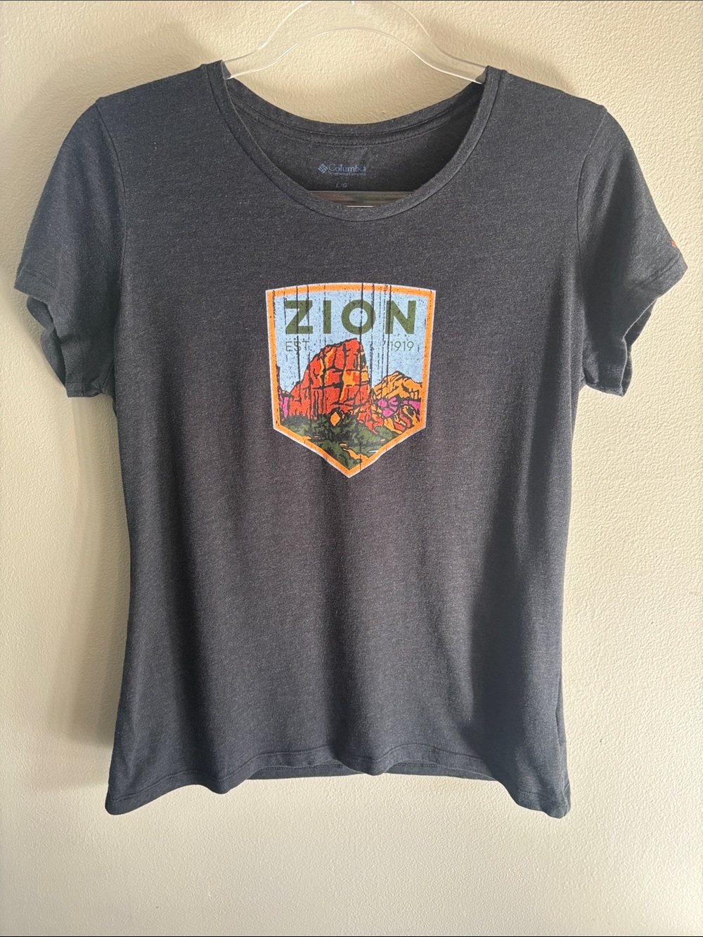 L Columbia Zion lightweight tee